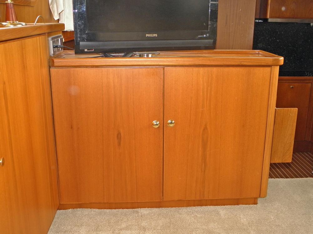 Saloon, Accommodation